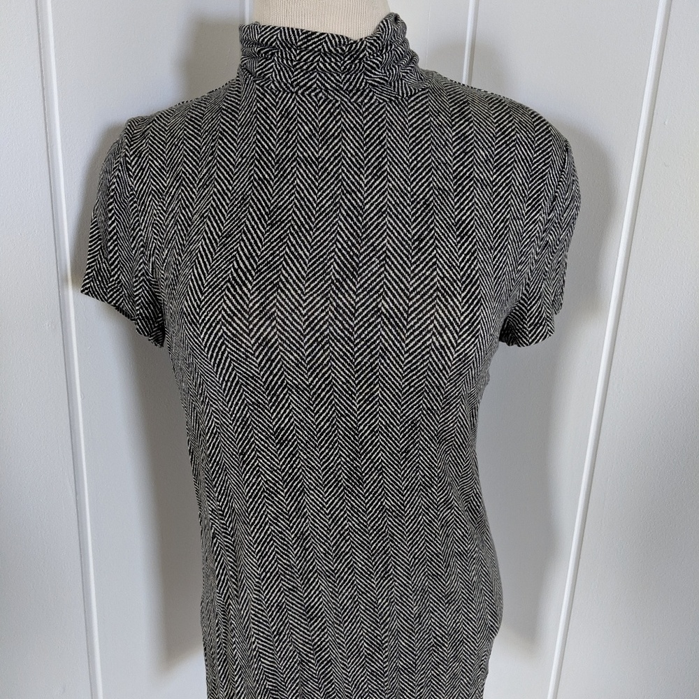 Fitted short sleeved top